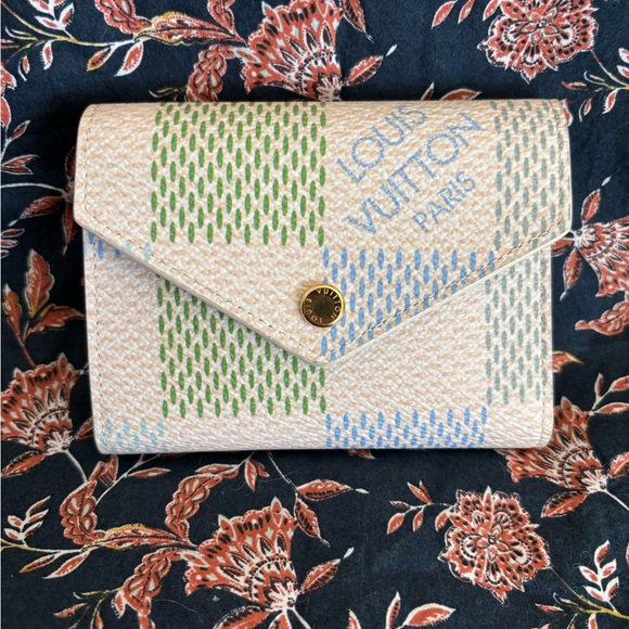 Louis Vuitton Victorine Wallet - Picture 8 of 16